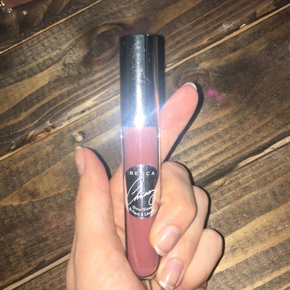 Becca Chrissy tegan lip gloss in glow gloss
